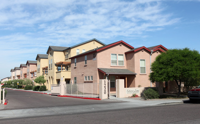 Sahara Luna Apartments in Phoenix, AZ - Foto de edificio - Building Photo