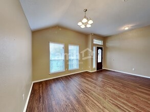 1835 Manor Dr in Baytown, TX - Foto de edificio - Building Photo