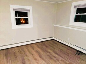 392 E Center St, Unit 2 in West Bridgewater, MA - Building Photo - Building Photo