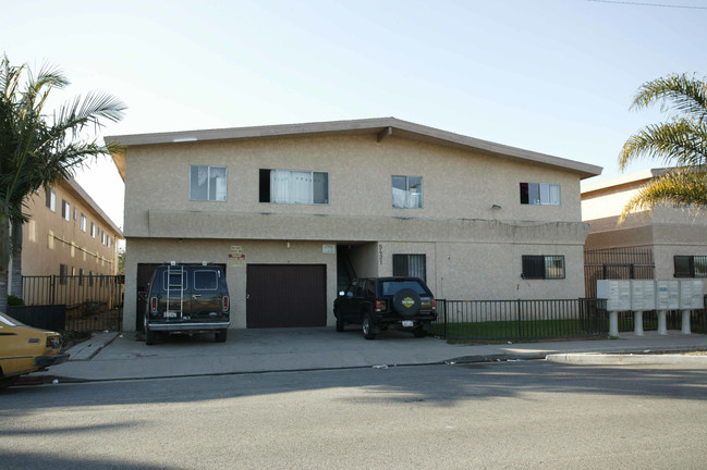 5411 Perkins Rd in Oxnard, CA - Foto de edificio - Building Photo