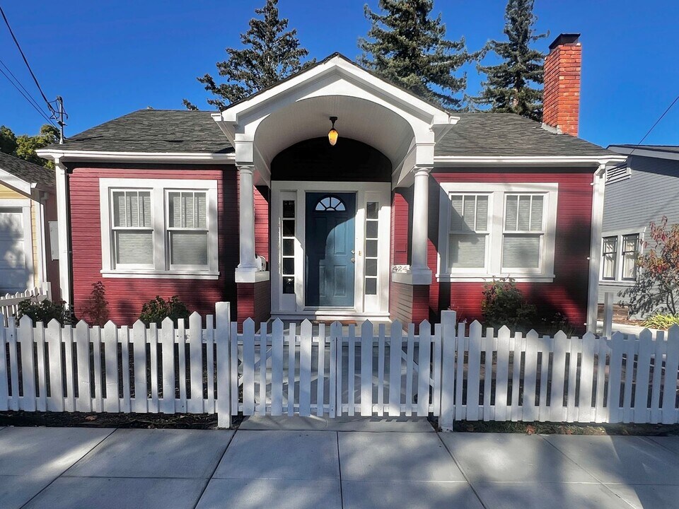 424 I St in Petaluma, CA - Building Photo