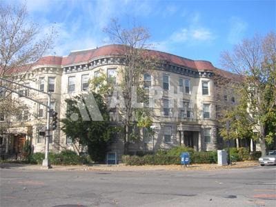 1232 Beacon St in Brookline, MA - Foto de edificio - Building Photo