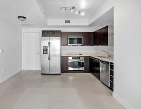 90 SW 3rd St, Unit 3202 in Miami, FL - Building Photo - Building Photo