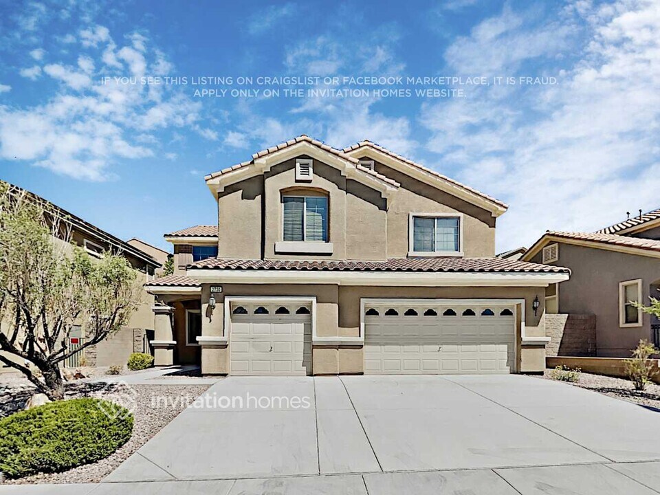2730 Craigmillar St in Henderson, NV - Foto de edificio