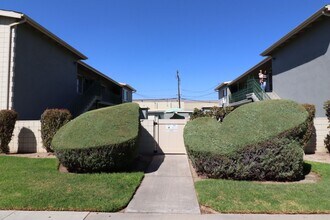 2227 E Westport Dr in Anaheim, CA - Building Photo - Building Photo