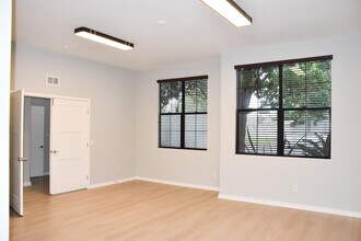 507 W Maple Ave in Orange, CA - Building Photo - Building Photo