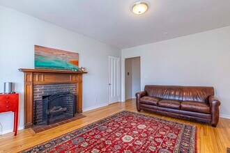 993 Memorial Dr, Unit 201 in Cambridge, MA - Foto de edificio - Building Photo