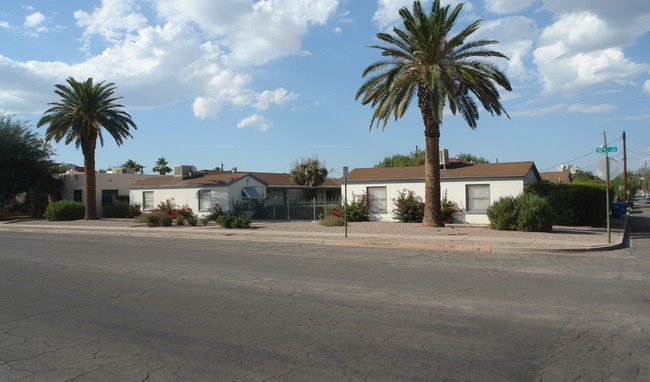 1221-1229 E 10th St in Tucson, AZ - Foto de edificio - Building Photo