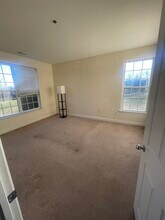 185 Horseshoe Ct in Phillipsburg, NJ - Building Photo - Building Photo