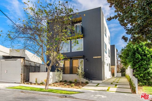 1616 S Sycamore Ave in Los Angeles, CA - Foto de edificio - Building Photo