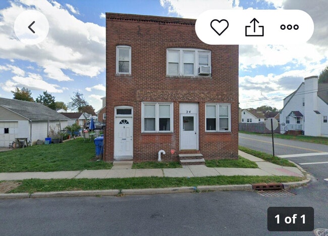 24 Clum Ave, Unit 2nd floor