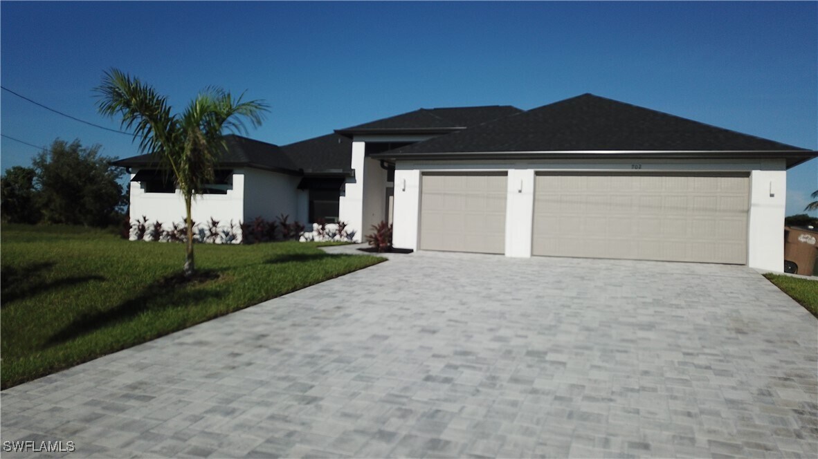 702 NW 30th Pl in Cape Coral, FL - Building Photo