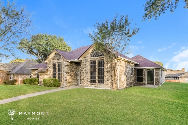 701 Dartbrook Dr in Desoto, TX - Building Photo - Building Photo