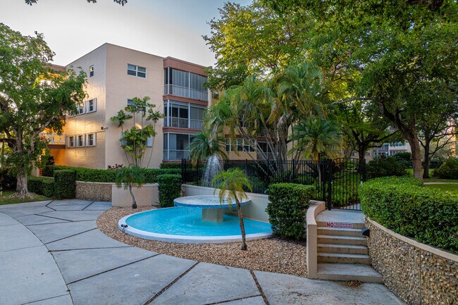 Plantation Terrace in Plantation, FL - Foto de edificio - Building Photo