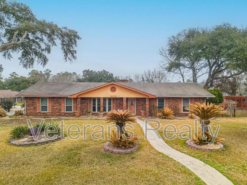 16170 Carolyn St in Gulfport, MS - Building Photo