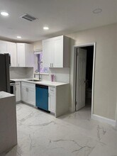 841 NW 39th St in Oakland Park, FL - Building Photo - Building Photo