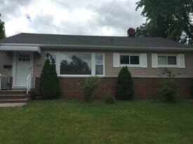 20751 Bowling Green Rd in Maple Heights, OH - Building Photo