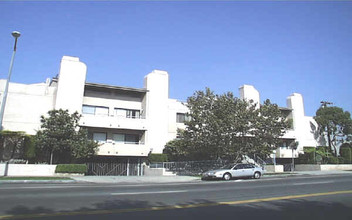 Kester Luxury Apartments in Sherman Oaks, CA - Building Photo - Building Photo