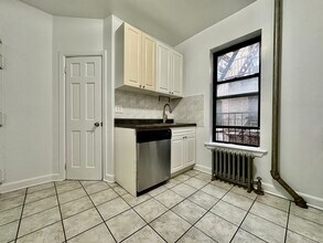 401 E 68th St in New York, NY - Building Photo - Building Photo