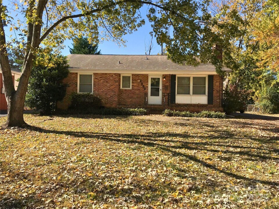4820 Amity Pl in Charlotte, NC - Building Photo