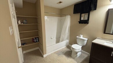 5 Aylor Ct in Stafford, VA - Foto de edificio - Building Photo