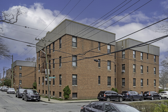 44-56 Parkway N in Yonkers, NY - Building Photo - Building Photo