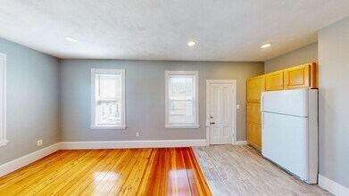 65 Story St, Unit 2 in Boston, MA - Building Photo - Building Photo