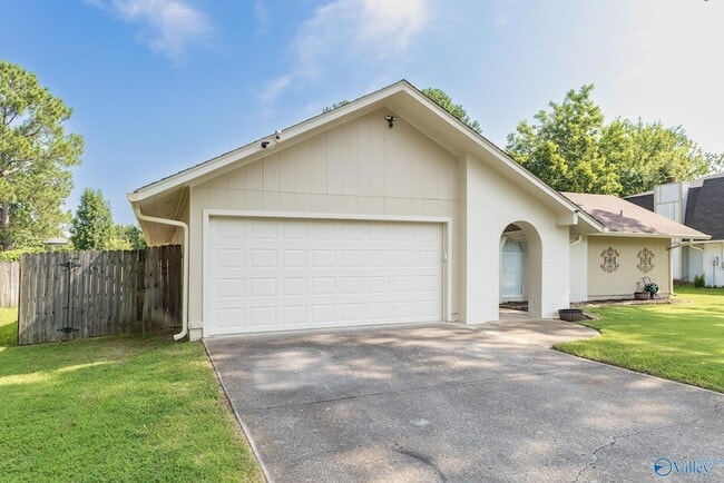 1907 Waxleaf Green SE