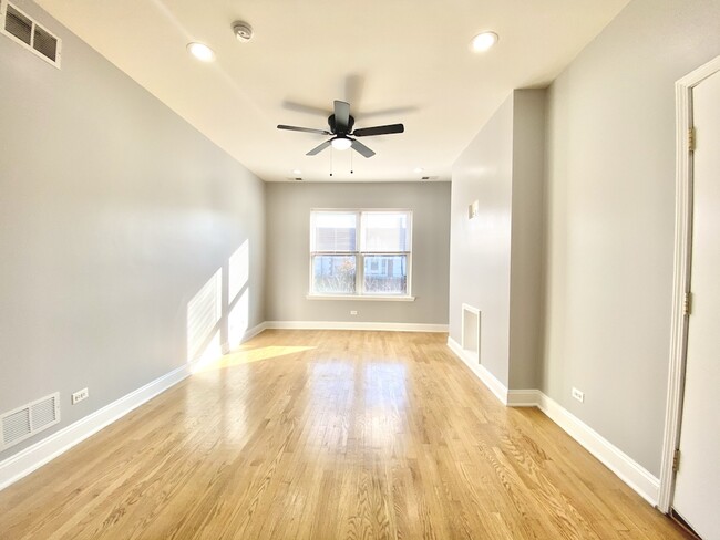 1010 W Sunnyside Ave, Unit #1010-3 in Chicago, IL - Building Photo - Building Photo