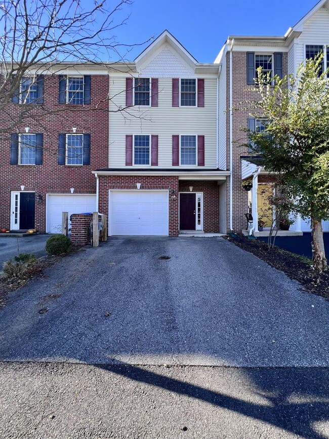 property at 152 Pumpkin Patch Ln