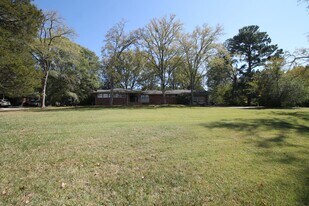 401 Lakeside Dr in Rock Hill, SC - Building Photo