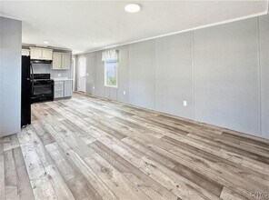 619 Kilkenny Dr in Utica, NY - Foto de edificio - Building Photo