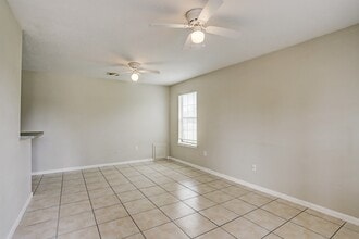 320 6th St in Hempstead, TX - Building Photo - Building Photo