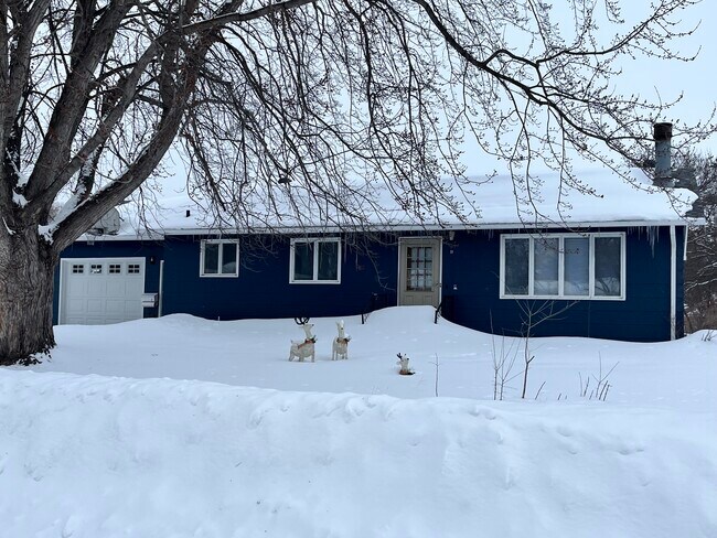 11 N Court St in Morris, MN - Building Photo - Building Photo