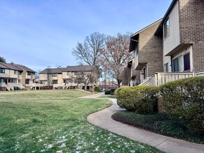 2440 Glengyle Dr in Vienna, VA - Foto de edificio - Building Photo