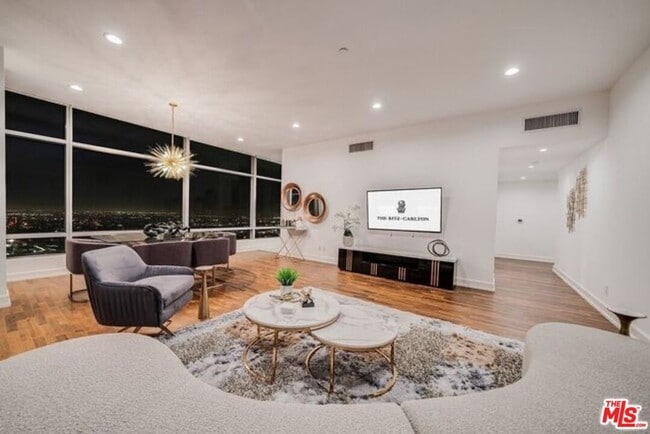 900 W Olympic Blvd in Los Angeles, CA - Building Photo - Building Photo