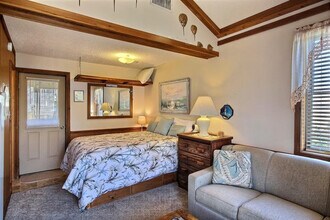 56821 North Carolina Hwy 12 in Hatteras, NC - Foto de edificio - Building Photo