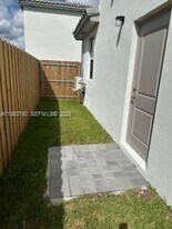 834 SE 26th Rd in Homestead, FL - Building Photo