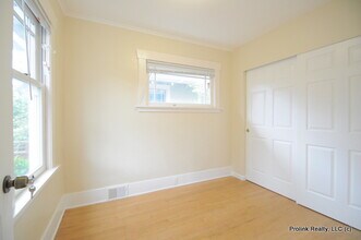 5245 11th Ave NE in Seattle, WA - Building Photo - Building Photo