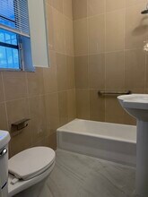 660 NE 132nd St, Unit Beautiful 1-Bed Apartment in North Miami, FL - Building Photo - Building Photo