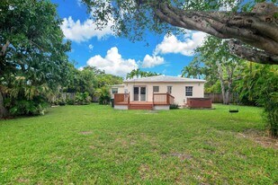 1510 Dewey St in Hollywood, FL - Building Photo