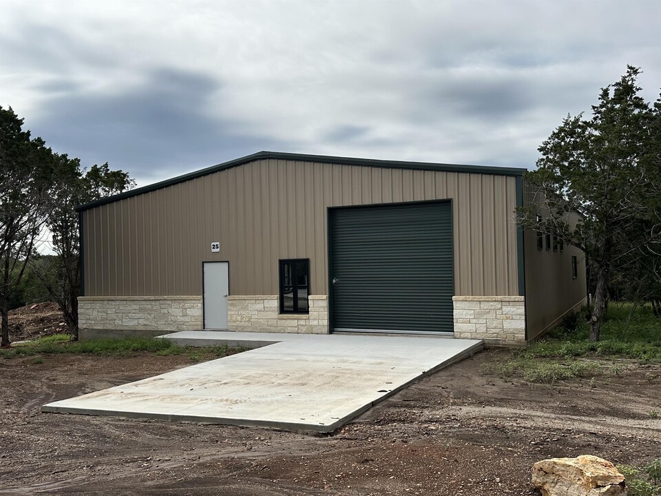 134 Hunters Grove Ct-Unit -25 in Spicewood, TX - Building Photo