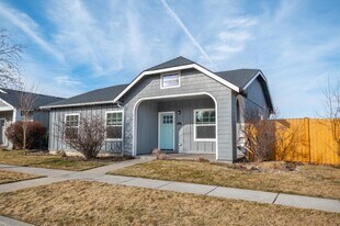 20688 White Dove Ln in Bend, OR - Building Photo