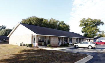 Country Haven Apartments in Milton, FL - Building Photo - Building Photo