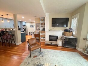 211 W 8th St in Boston, MA - Building Photo - Building Photo