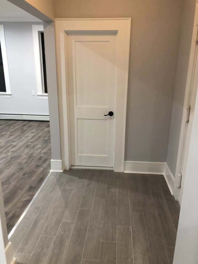 553 Undercliff Ave, Unit 5 in Edgewater, NJ - Foto de edificio - Building Photo