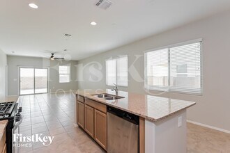 6782 E Via Rancho Rosario in Tucson, AZ - Foto de edificio - Building Photo