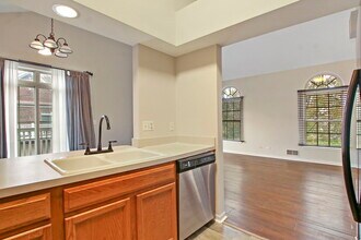 667 Prestwick Ln in Wheeling, IL - Building Photo - Building Photo