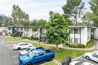 1735 E Washington St in Colton, CA - Foto de edificio - Building Photo