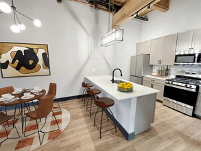 3110 N Sheffield Ave in Chicago, IL - Foto de edificio - Building Photo